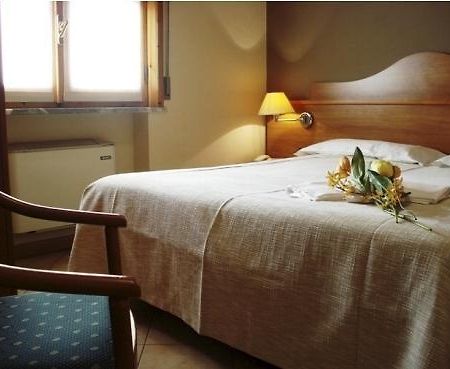 Hotel Trattoria Contini Sorbolo Room photo